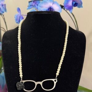 Elegant Pearl Necklace with Silver Glasses Pendant & black rose 🌹